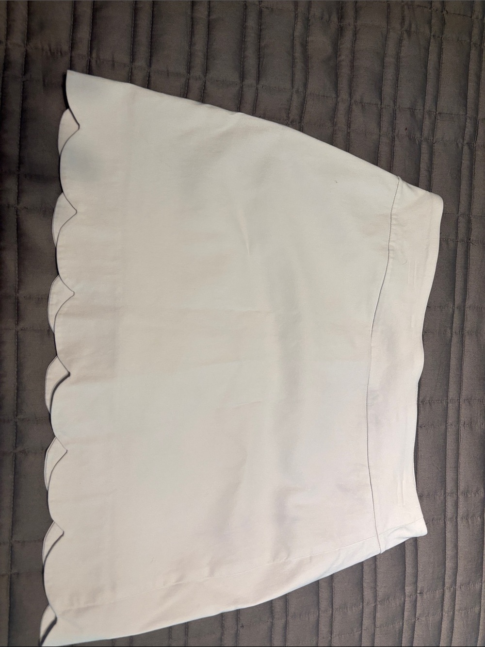 Women’s Scallop Hem White Skort